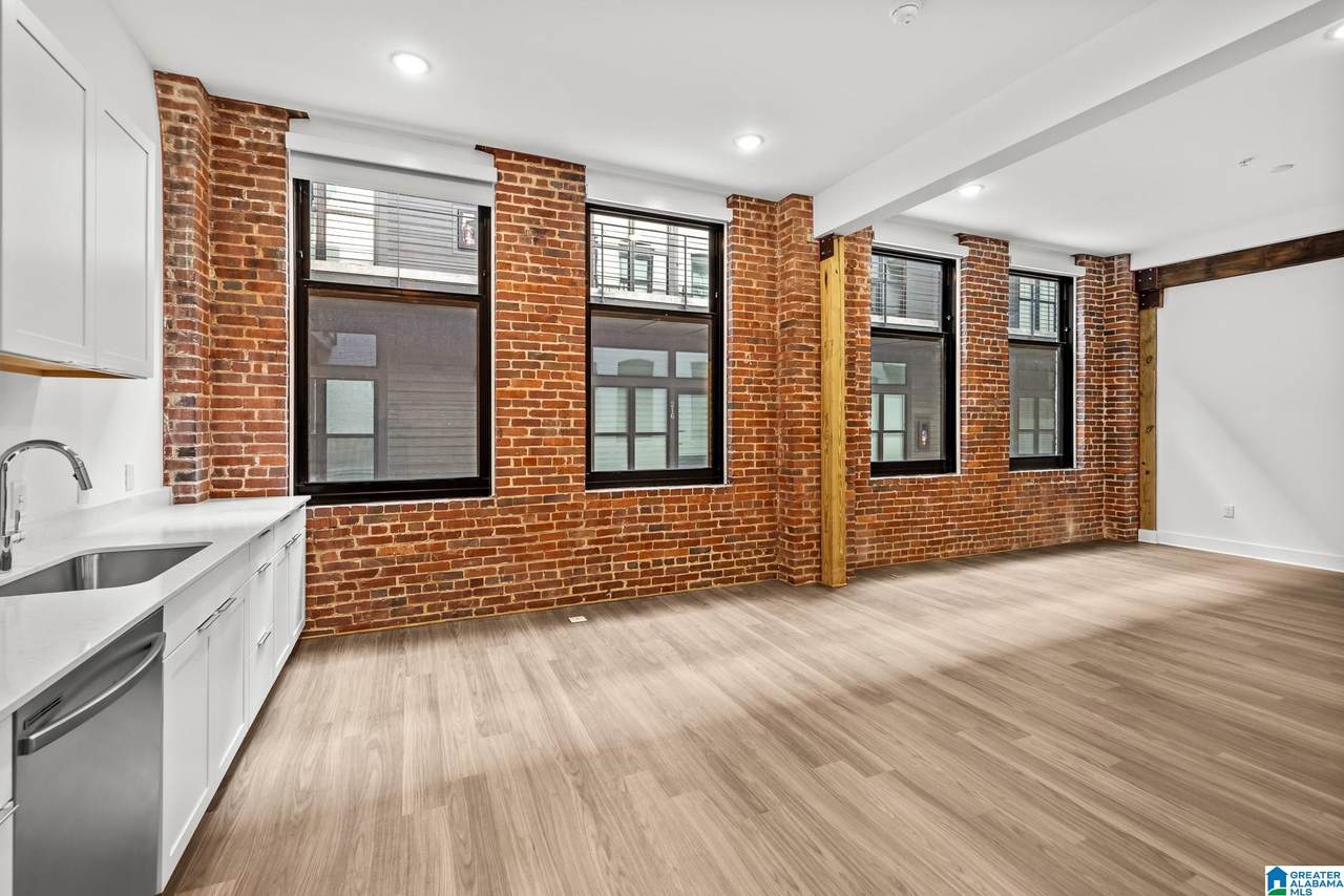 1329 4TH AVENUE - Photo 1