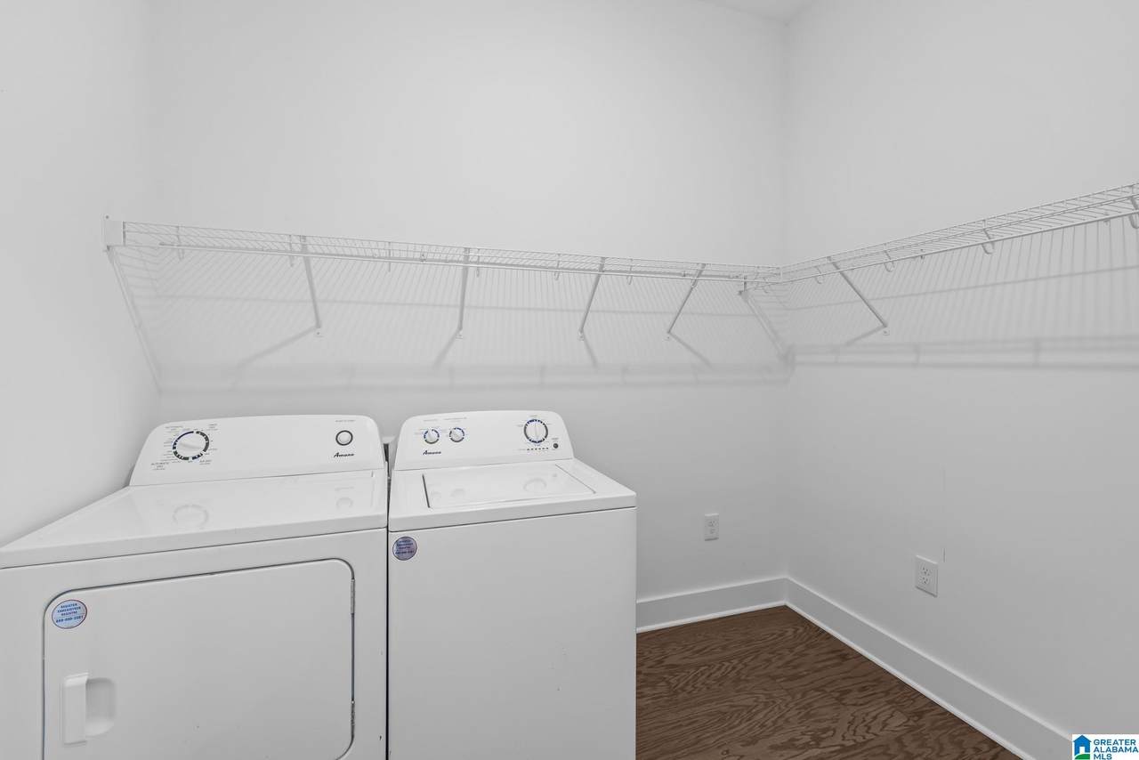 1329 4TH AVENUE - Photo 1