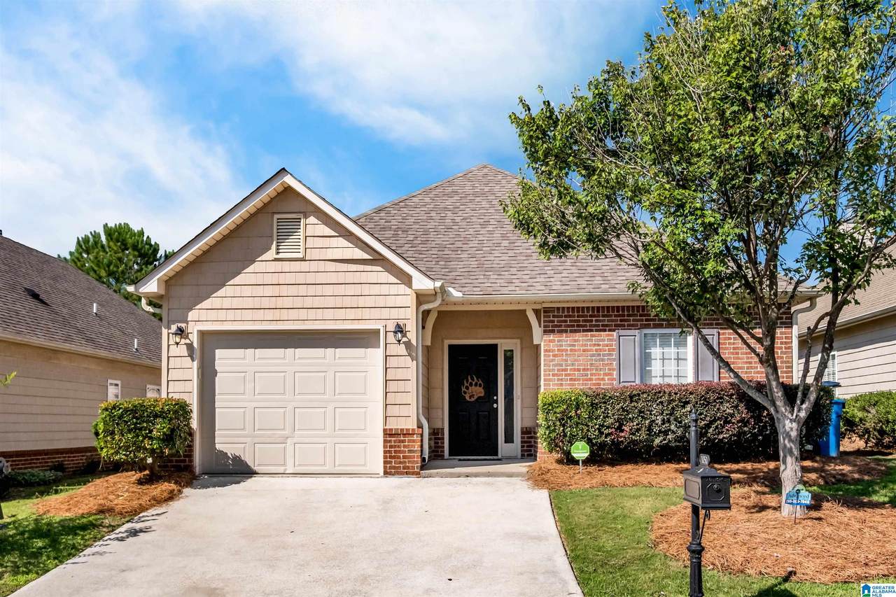 1050 Fairbank Lane - Photo 1