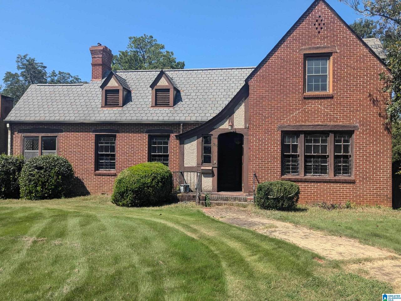 705 Maple Drive - Photo 1