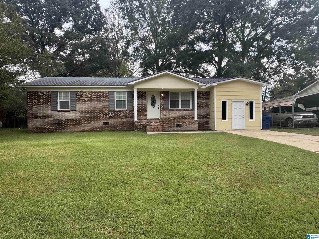 211 Welch Avenue - Photo 1