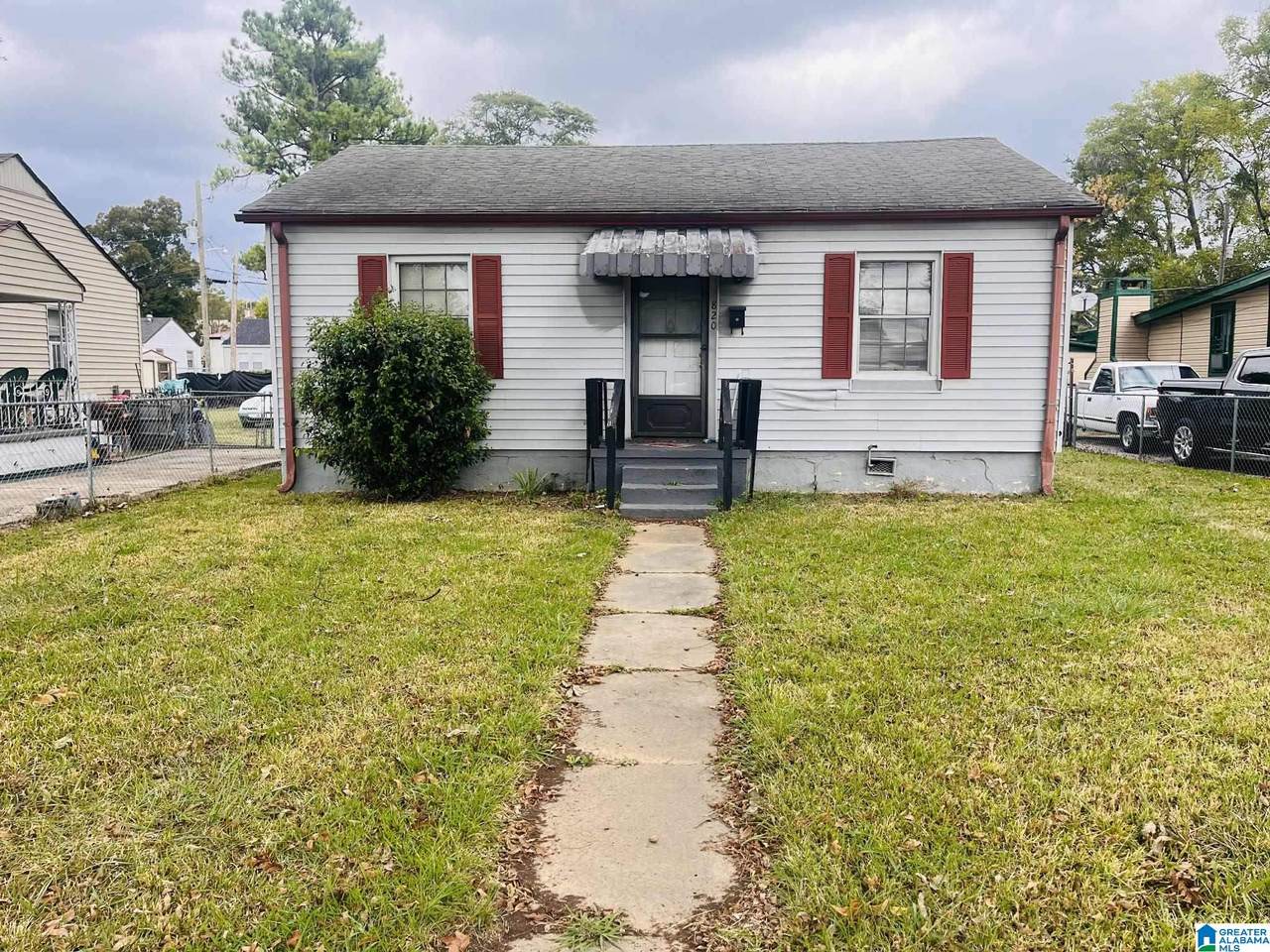 820 4TH COURT - Photo 1