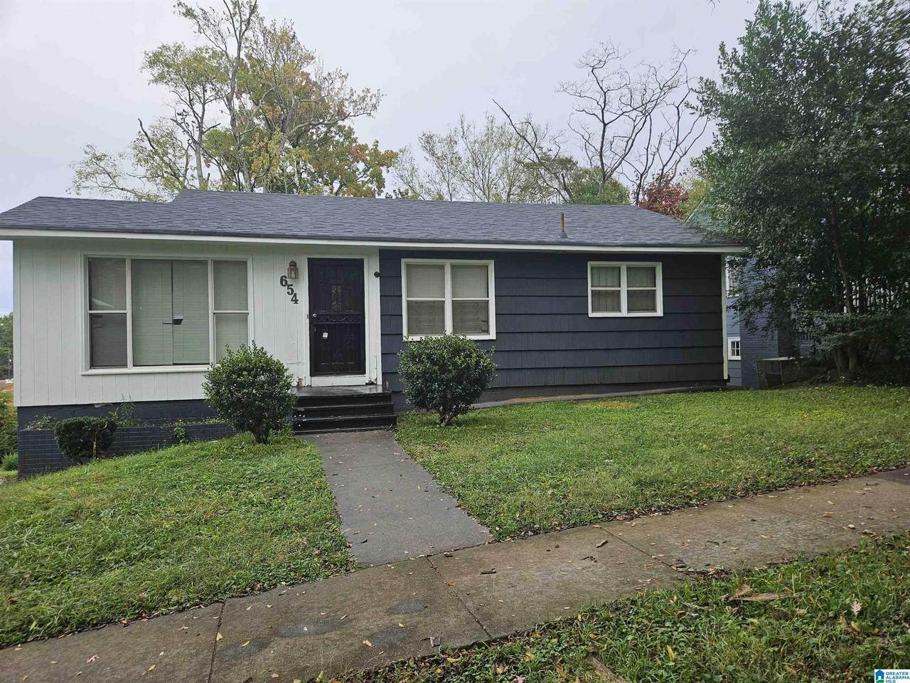 654 Maple Street - Photo 1