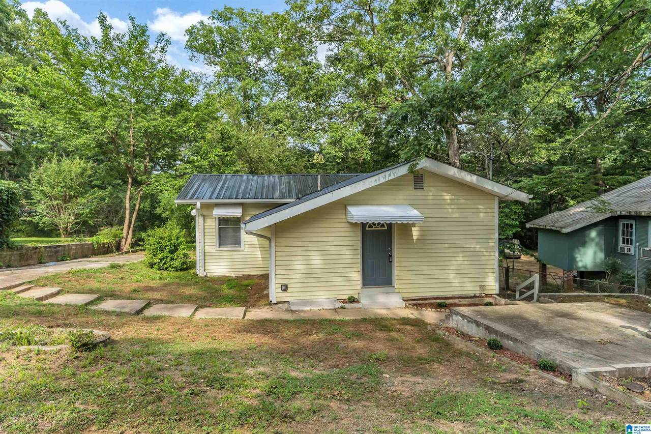 211 Lakeshore Circle - Photo 1