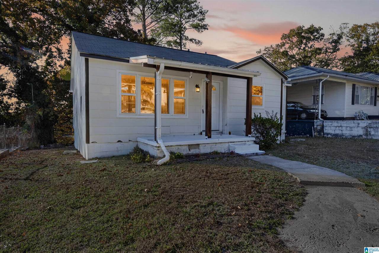 2912 Moore Avenue - Photo 1