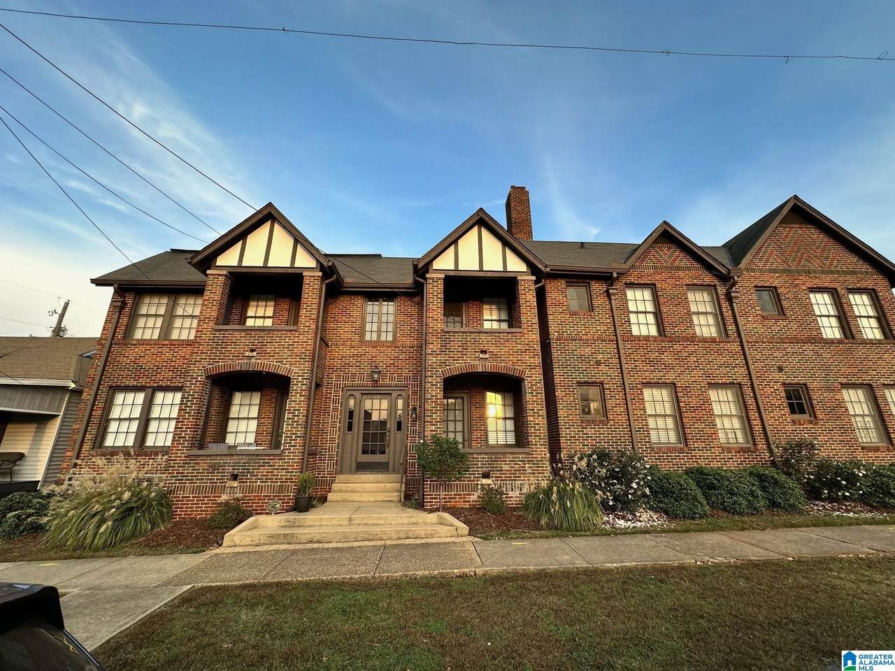 721 20TH AVENUE - Photo 1