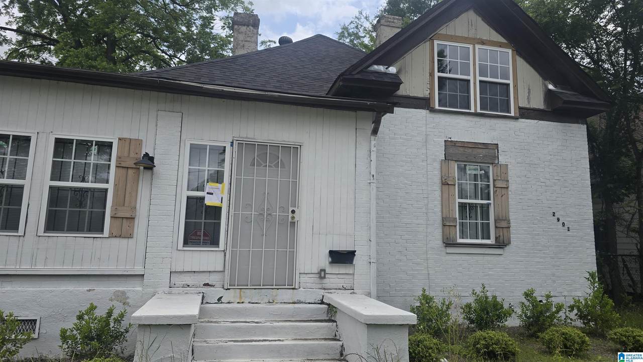 2901 Avenue C - Photo 1