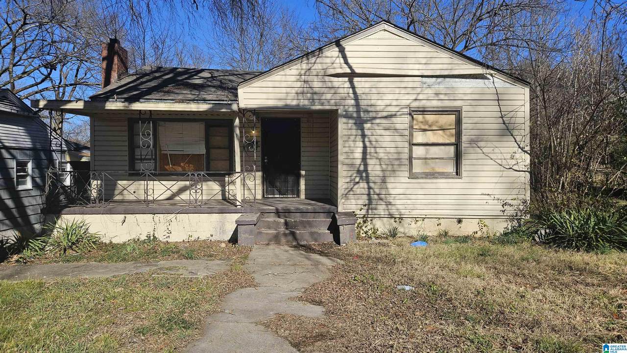 4104 41ST AVENUE - Photo 1