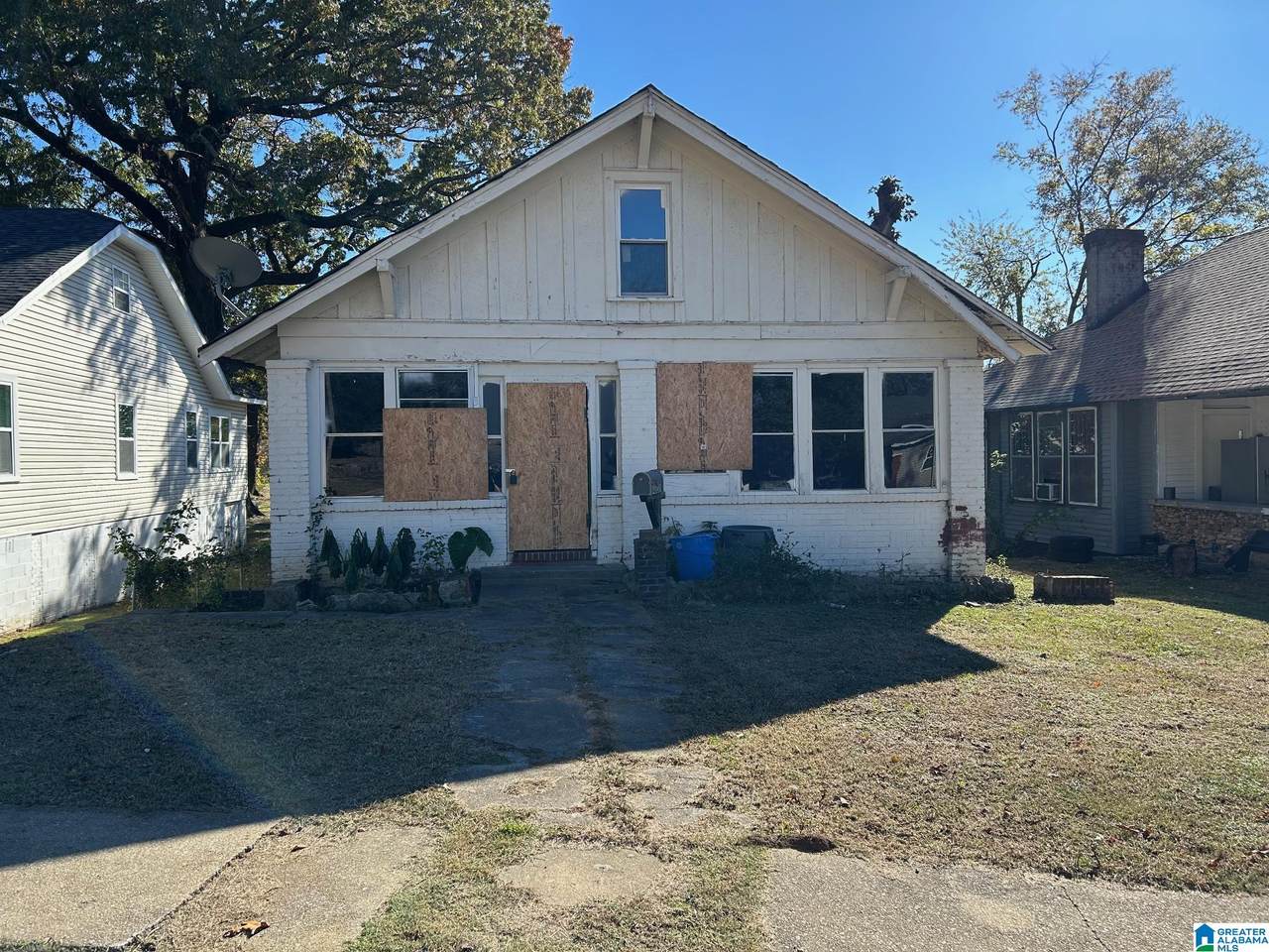 4037 43RD AVENUE - Photo 1