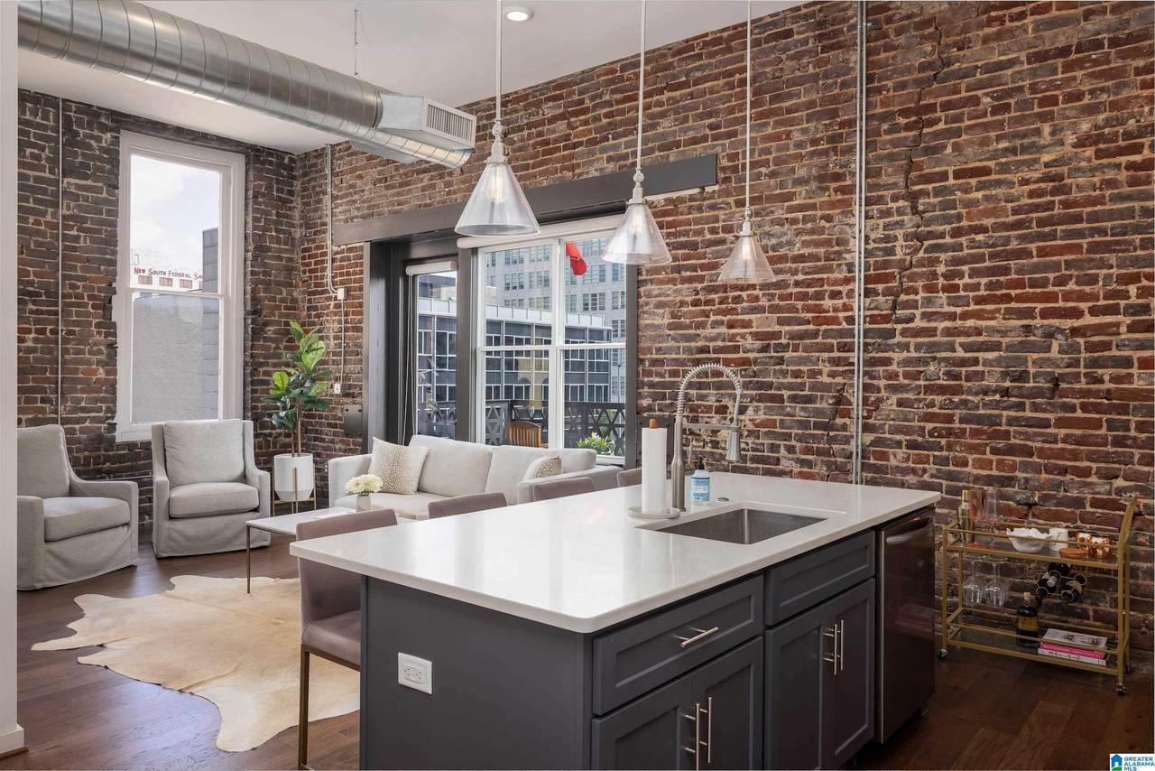 2015 1ST AVENUE - Photo 1