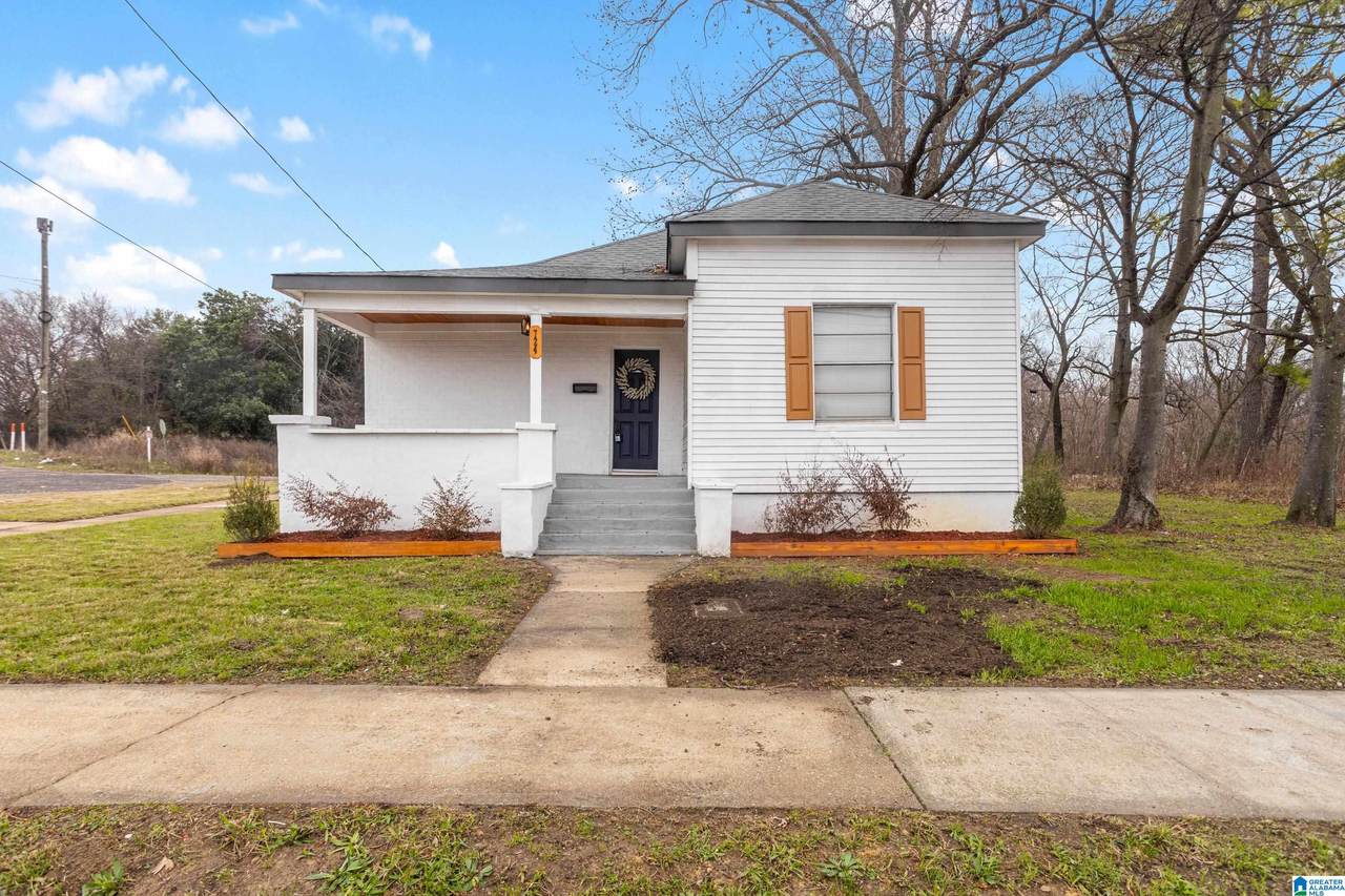 724 39TH STREET - Photo 1