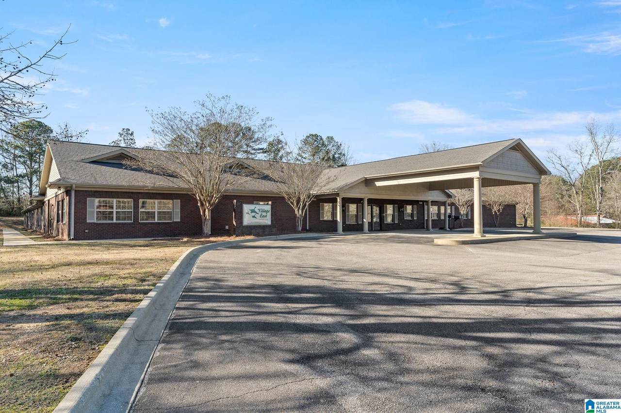 220 Kings Circle - Photo 1