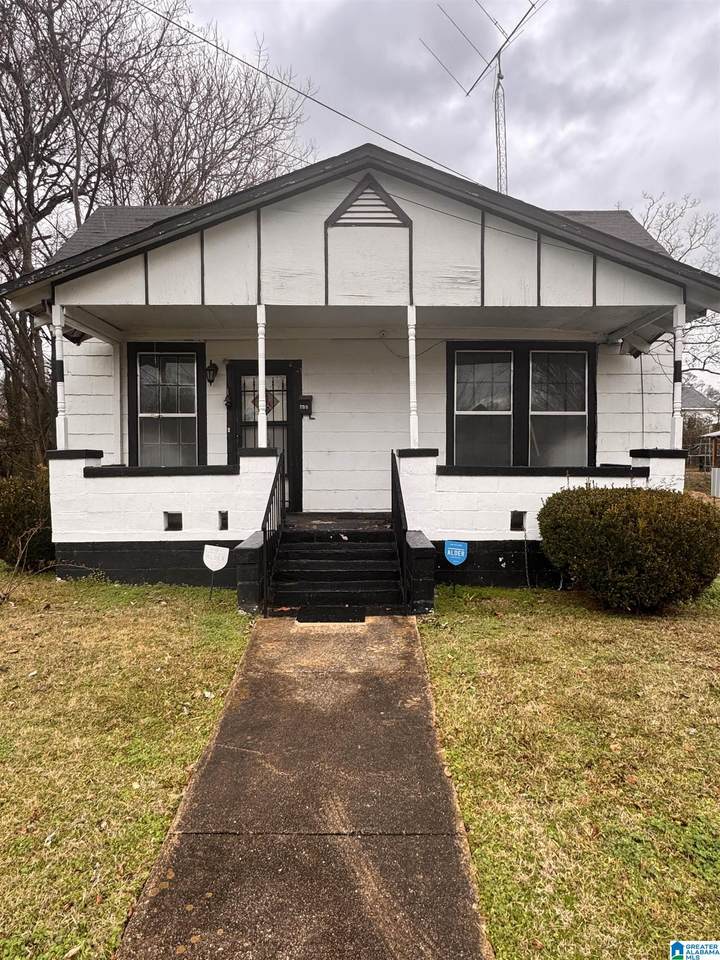 709 17TH STREET - Photo 1