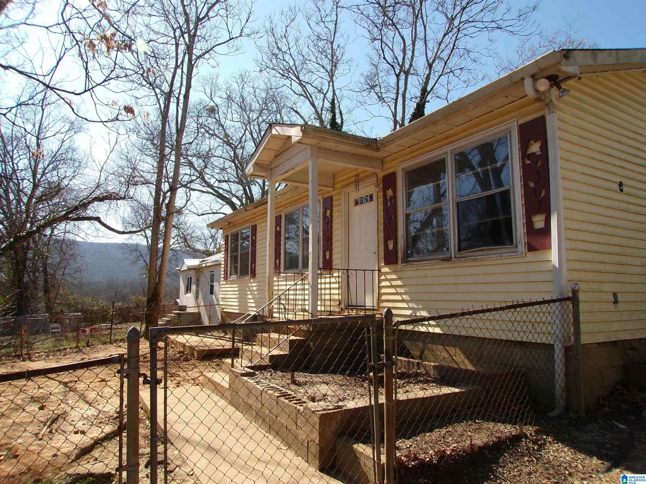 610 Ledbetter Street - Photo 1