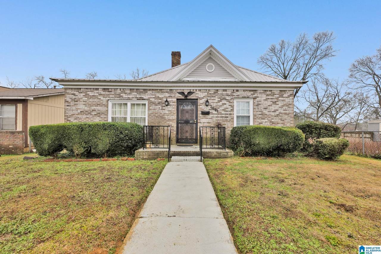 2121 47TH PLACE - Photo 1