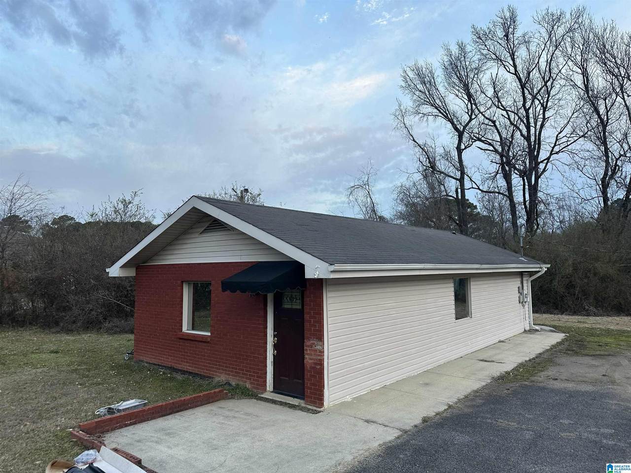 718 Robin Drive - Photo 1