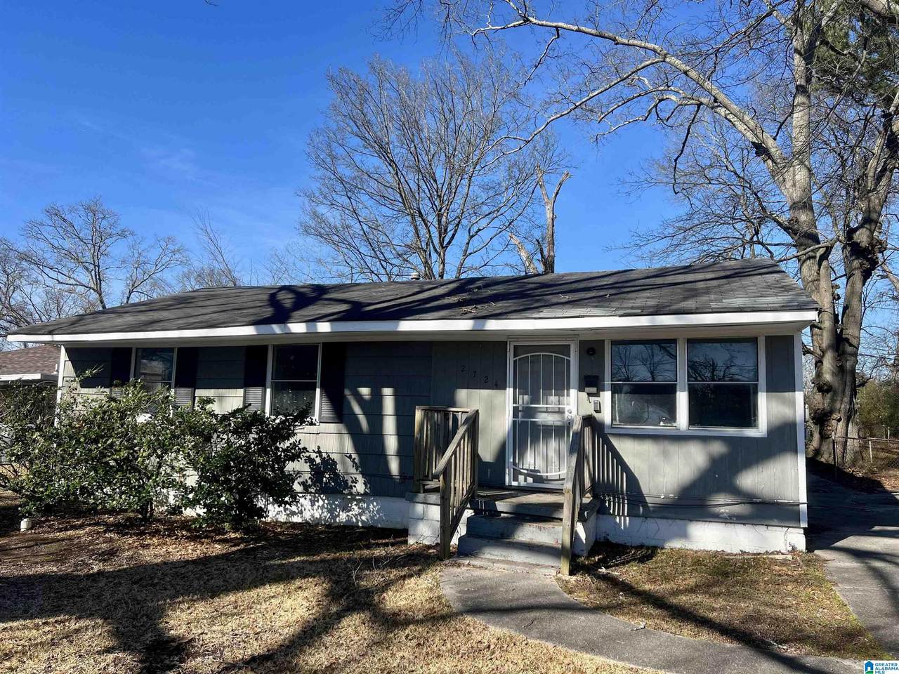 2724 Lee Avenue - Photo 1