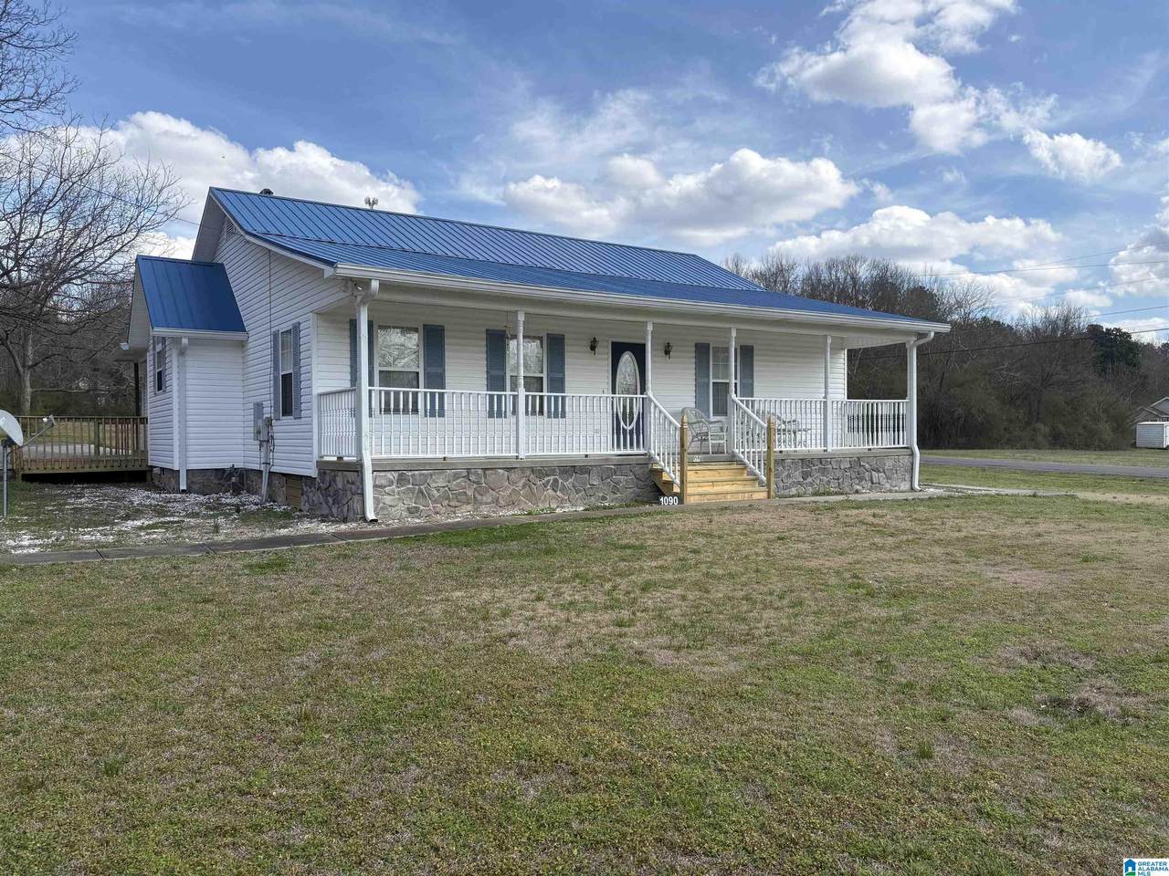 1090 Park Road - Photo 1