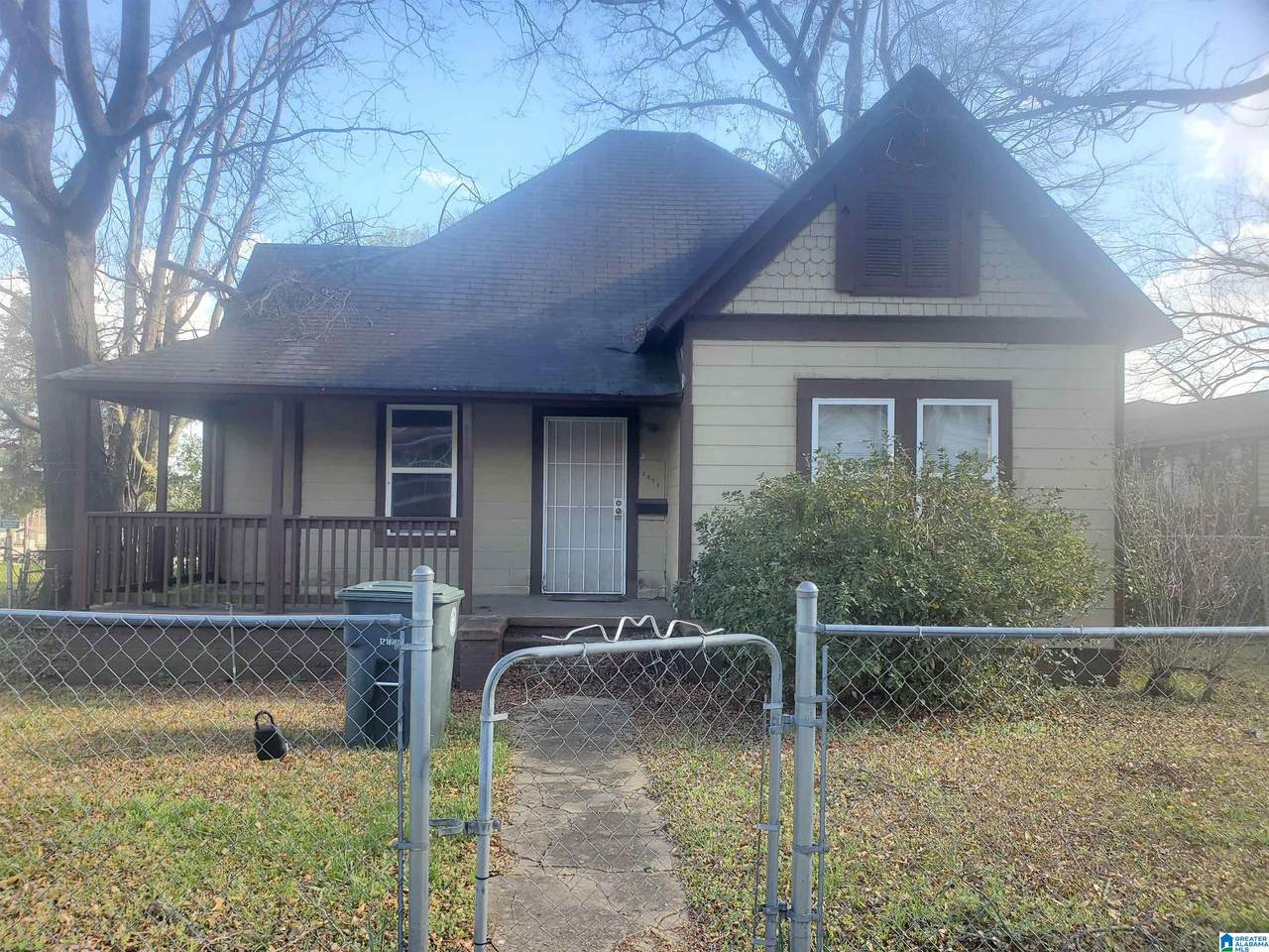 2525 36TH AVENUE - Photo 1