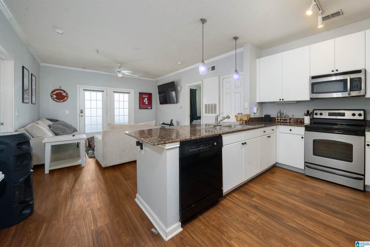 1901 5TH AVENUE - Photo 1