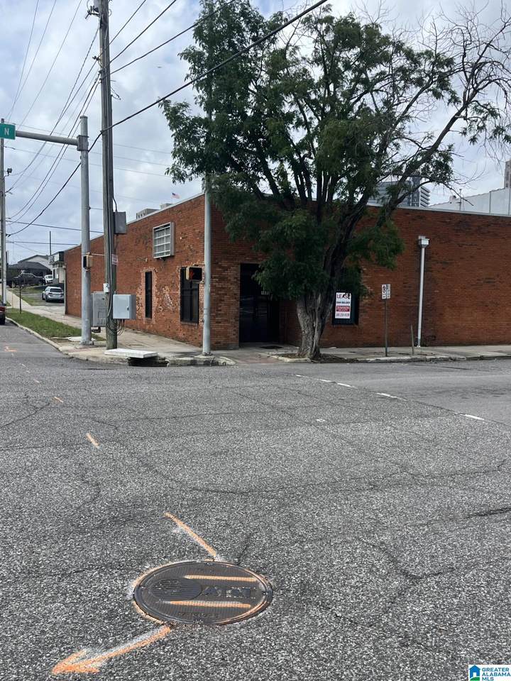 1600 2ND AVENUE - Photo 1
