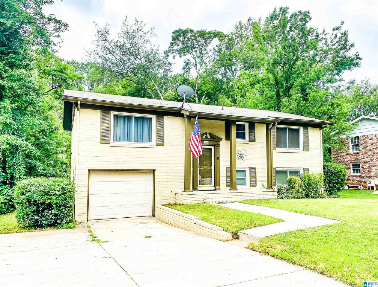 4007 Belvoir Drive - Photo 1