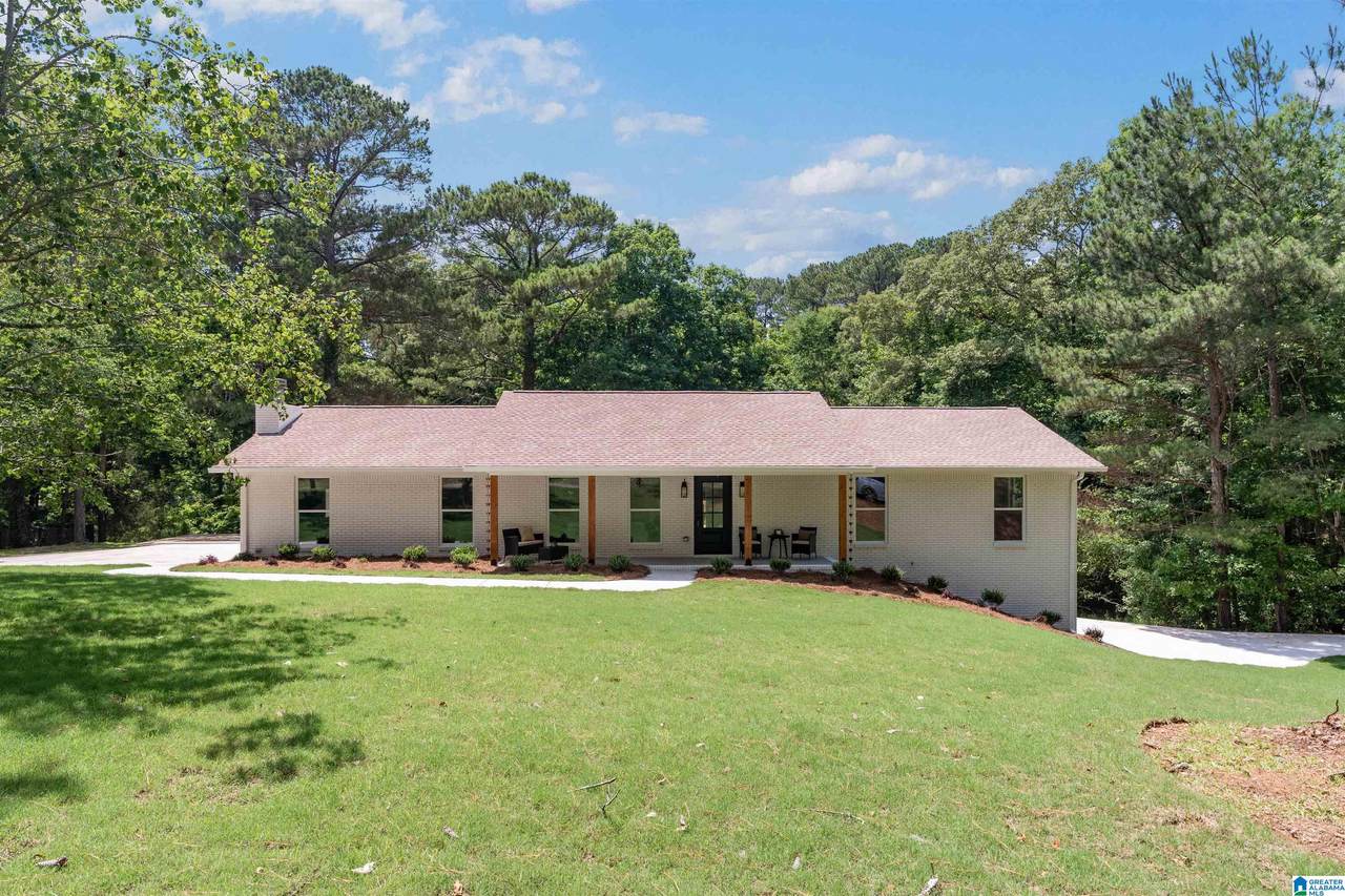 827 8TH CIRCLE - Photo 1