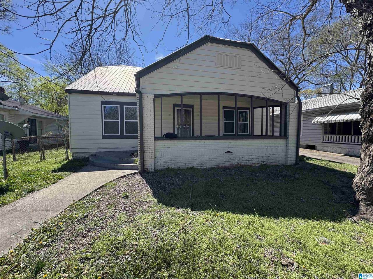 607 11TH AVENUE - Photo 1