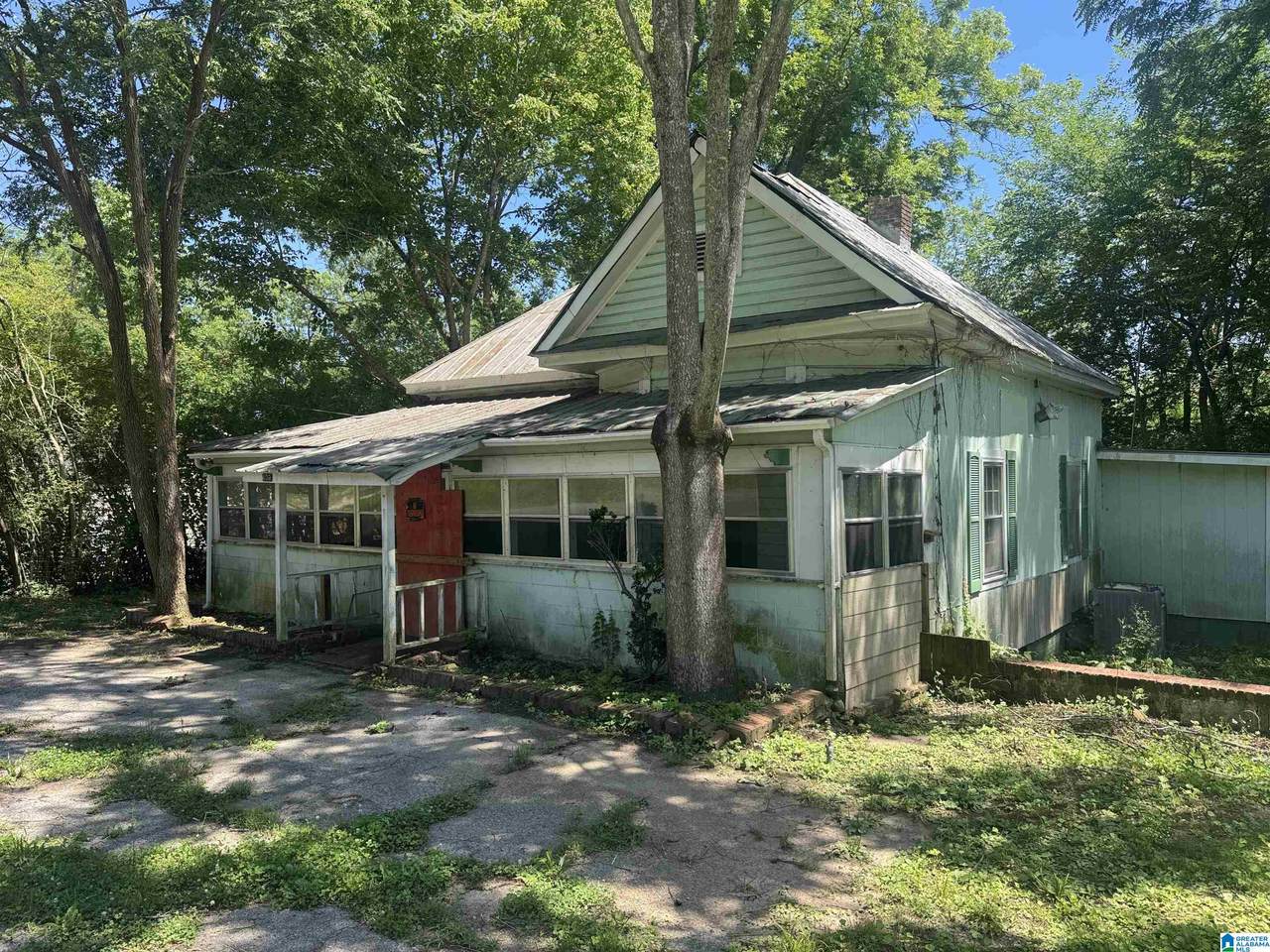 409 Park Circle - Photo 1
