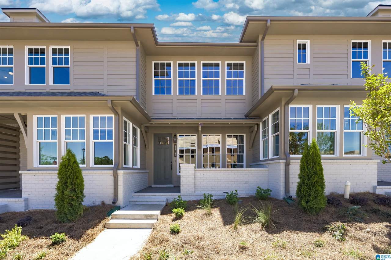 1105 Windsor Square - Photo 1