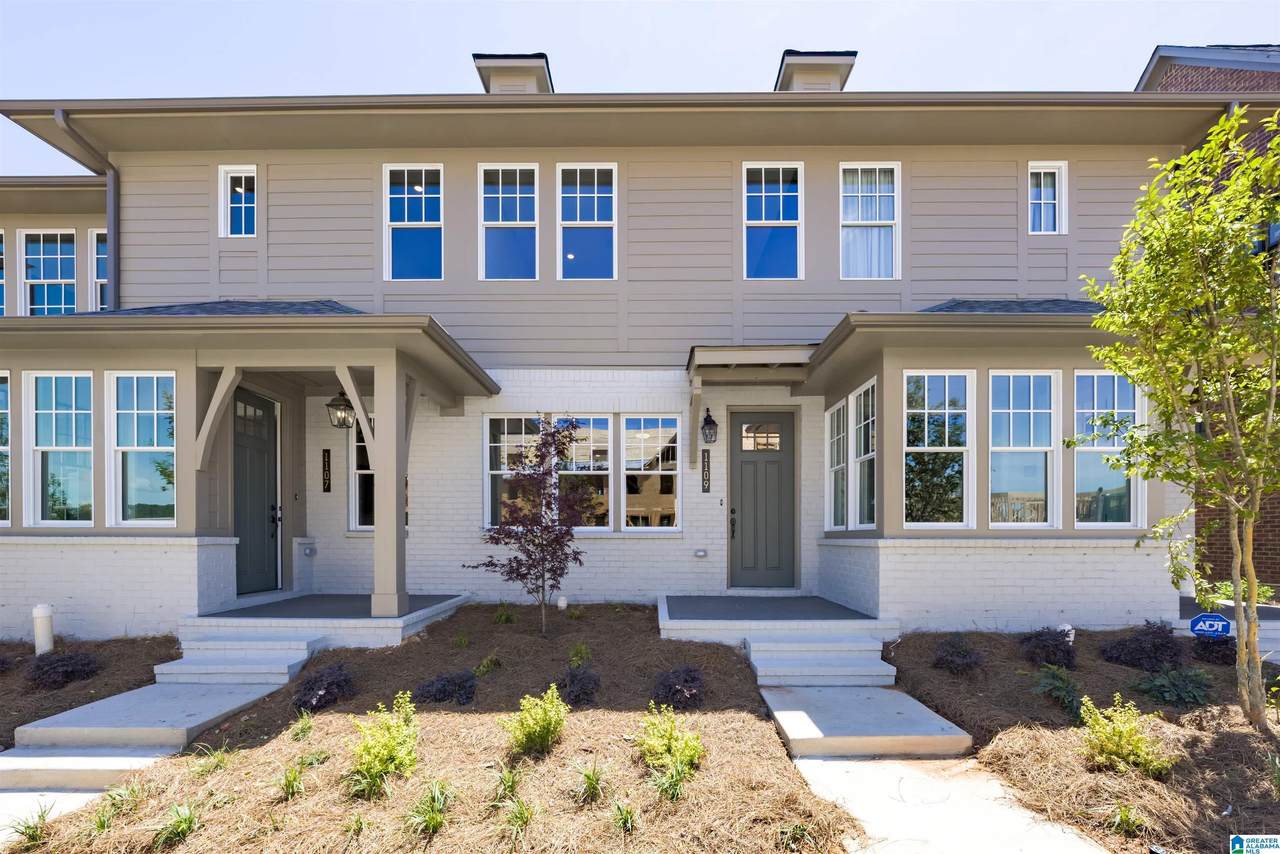 1109 Windsor Square - Photo 1