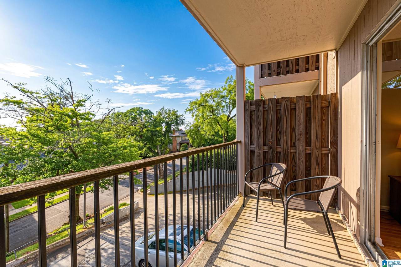 2407 Arlington Crescent - Photo 1