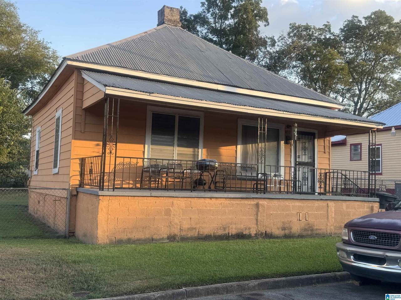 705 7TH STREET - Photo 1