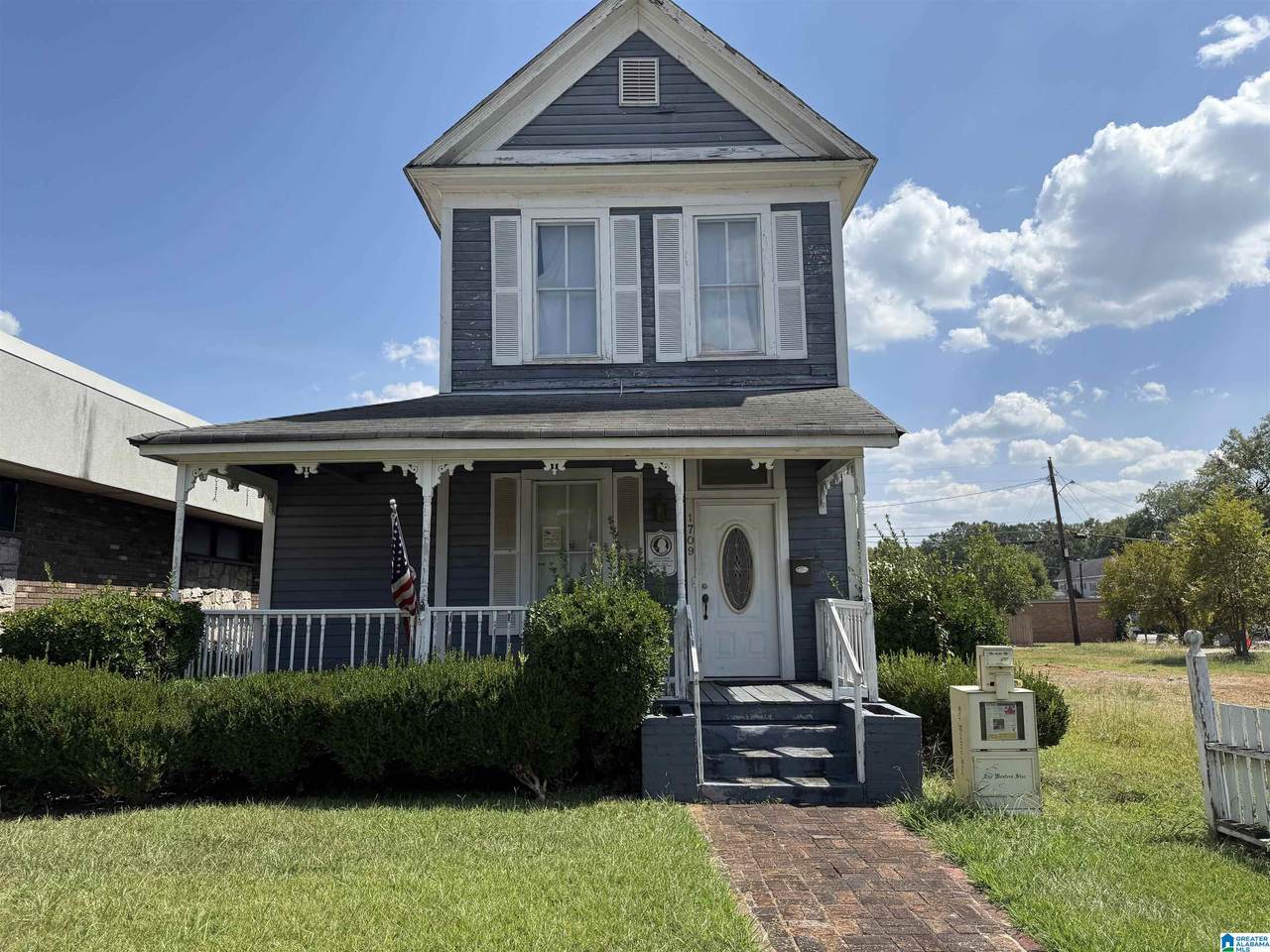 1709 3RD AVENUE - Photo 1