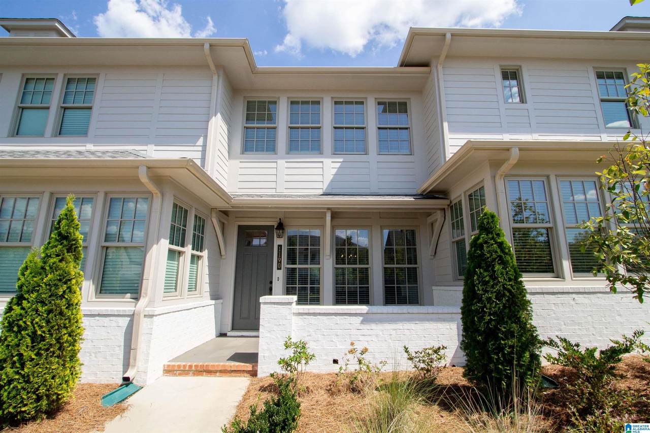 1190 Windsor Square - Photo 1