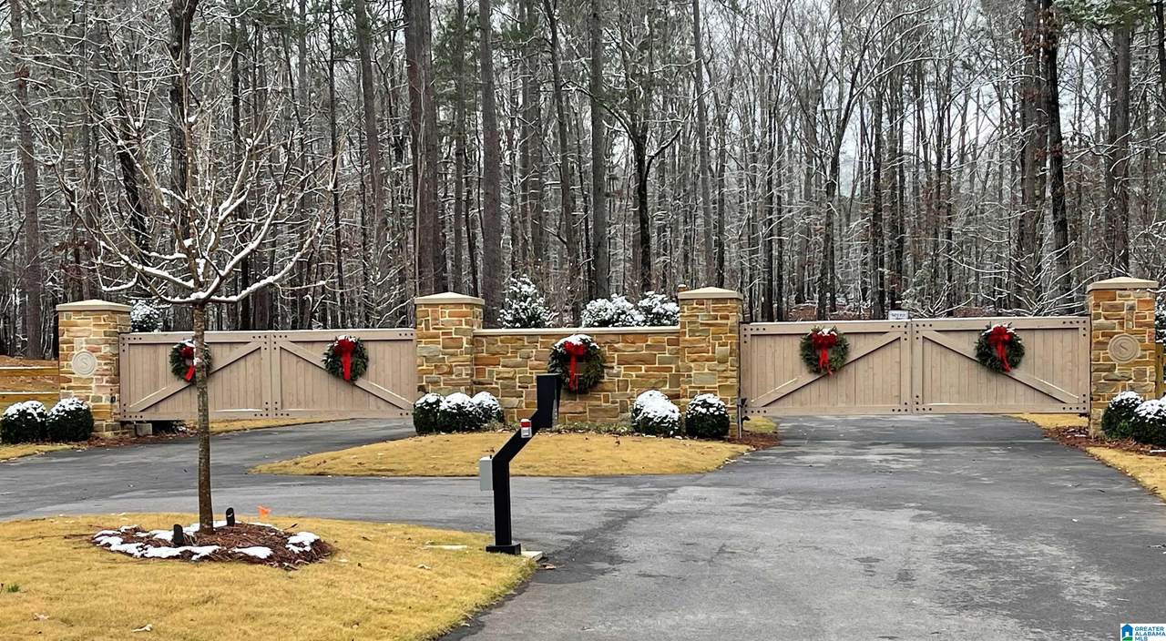 284 South Oak Drive - Photo 1