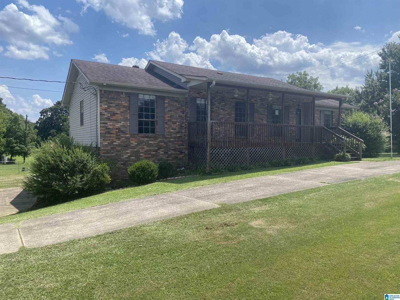 305 Lynn Drive - Photo 1