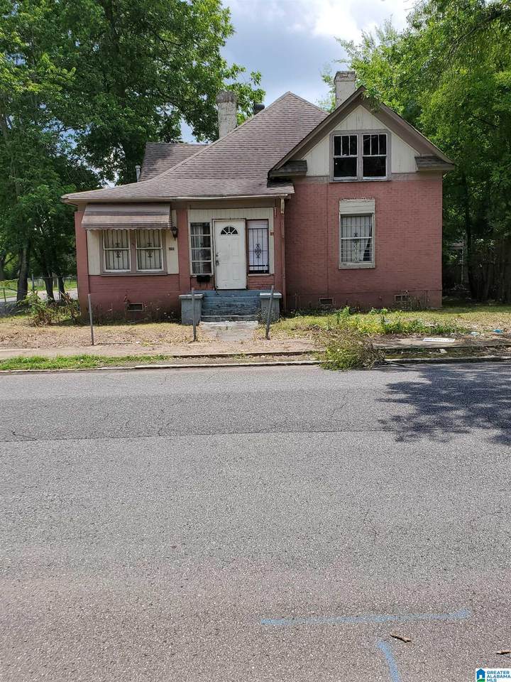 2901 Avenue C - Photo 1