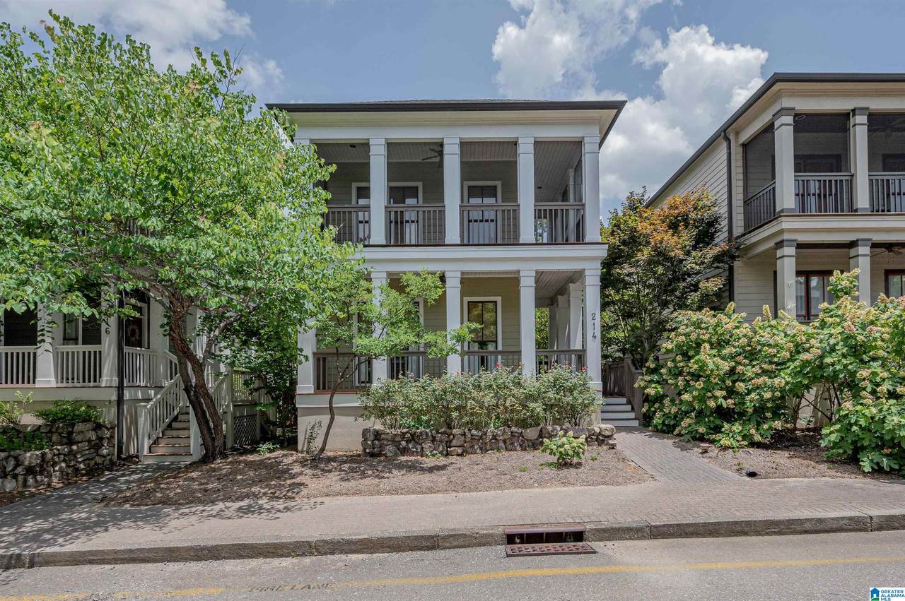 214 Hawthorn Street - Photo 1