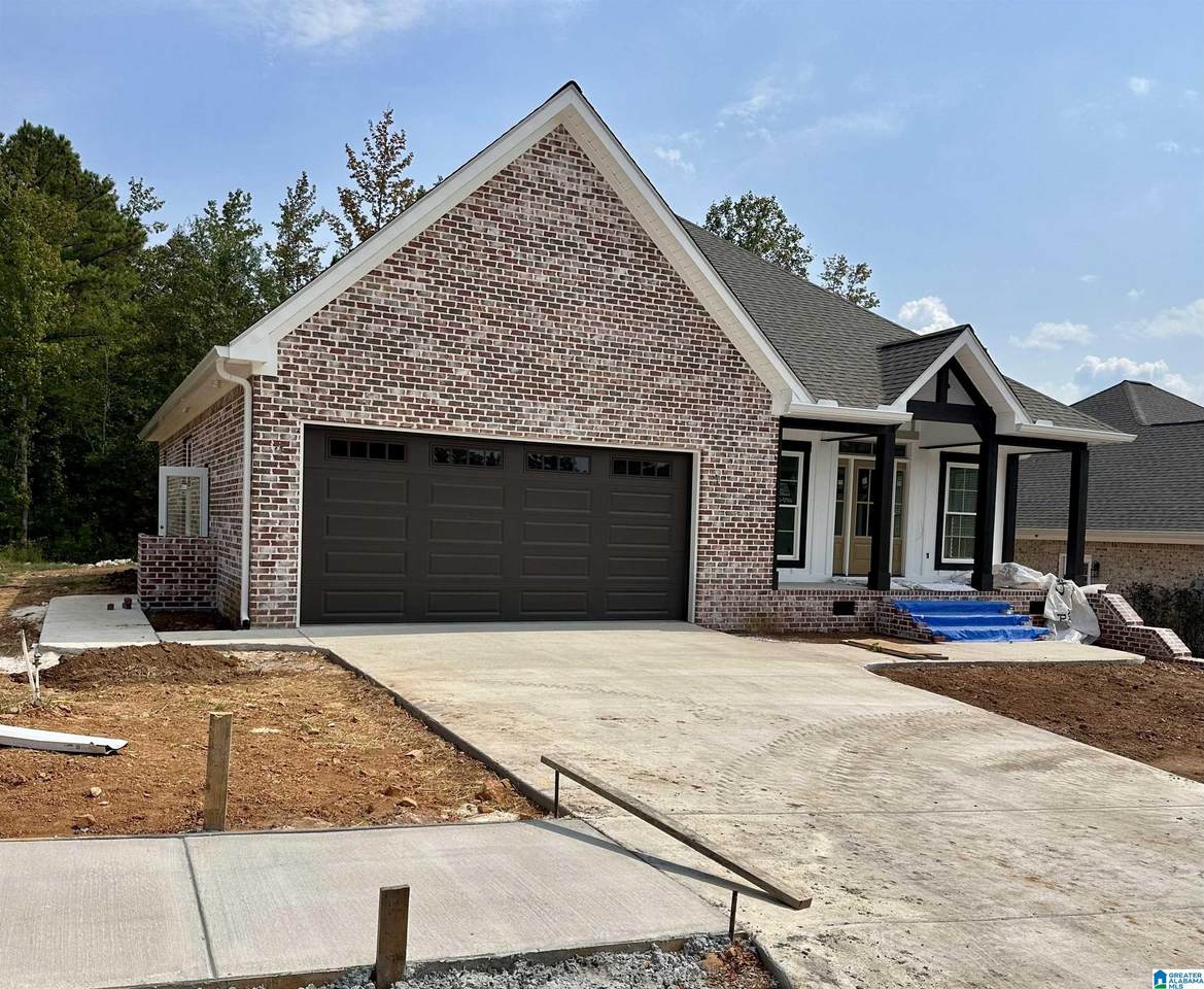 121 Village Circle - Photo 1