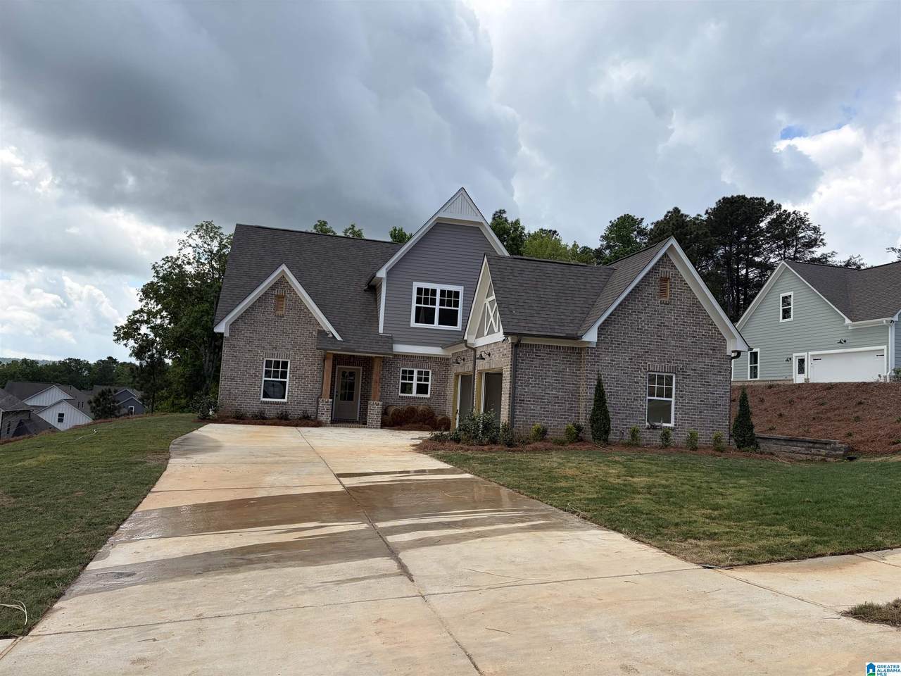 1147 Oak Boulevard - Photo 1
