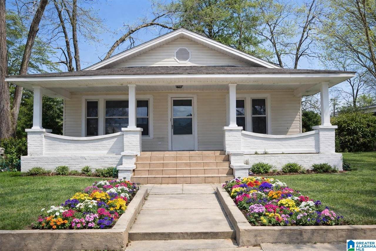 906 6TH AVENUE - Photo 1