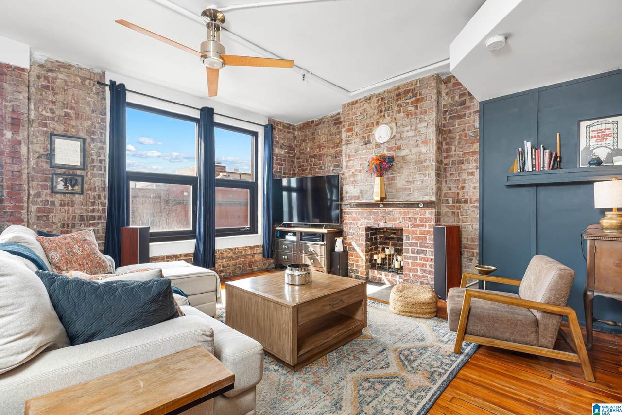 2318 1ST AVENUE - Photo 1