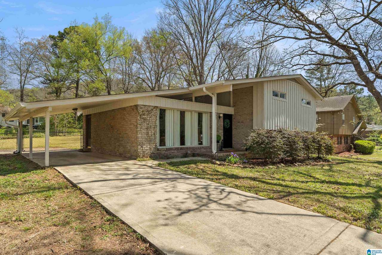 1437 Brewster Circle - Photo 1