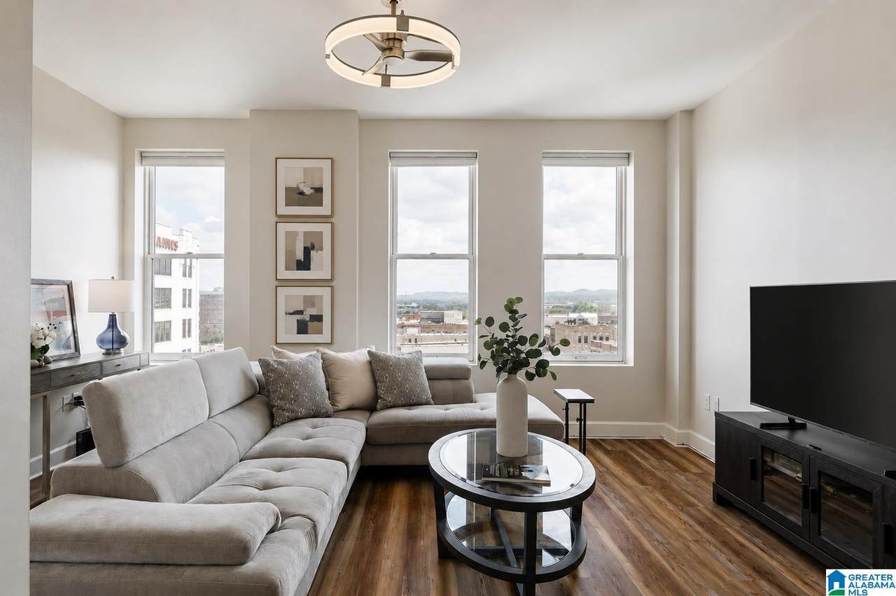2024 2ND AVENUE - Photo 1