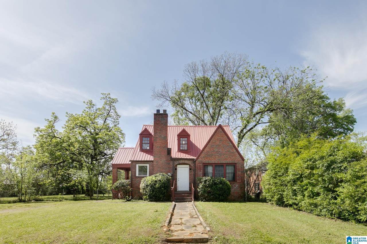 213 10TH AVENUE - Photo 1