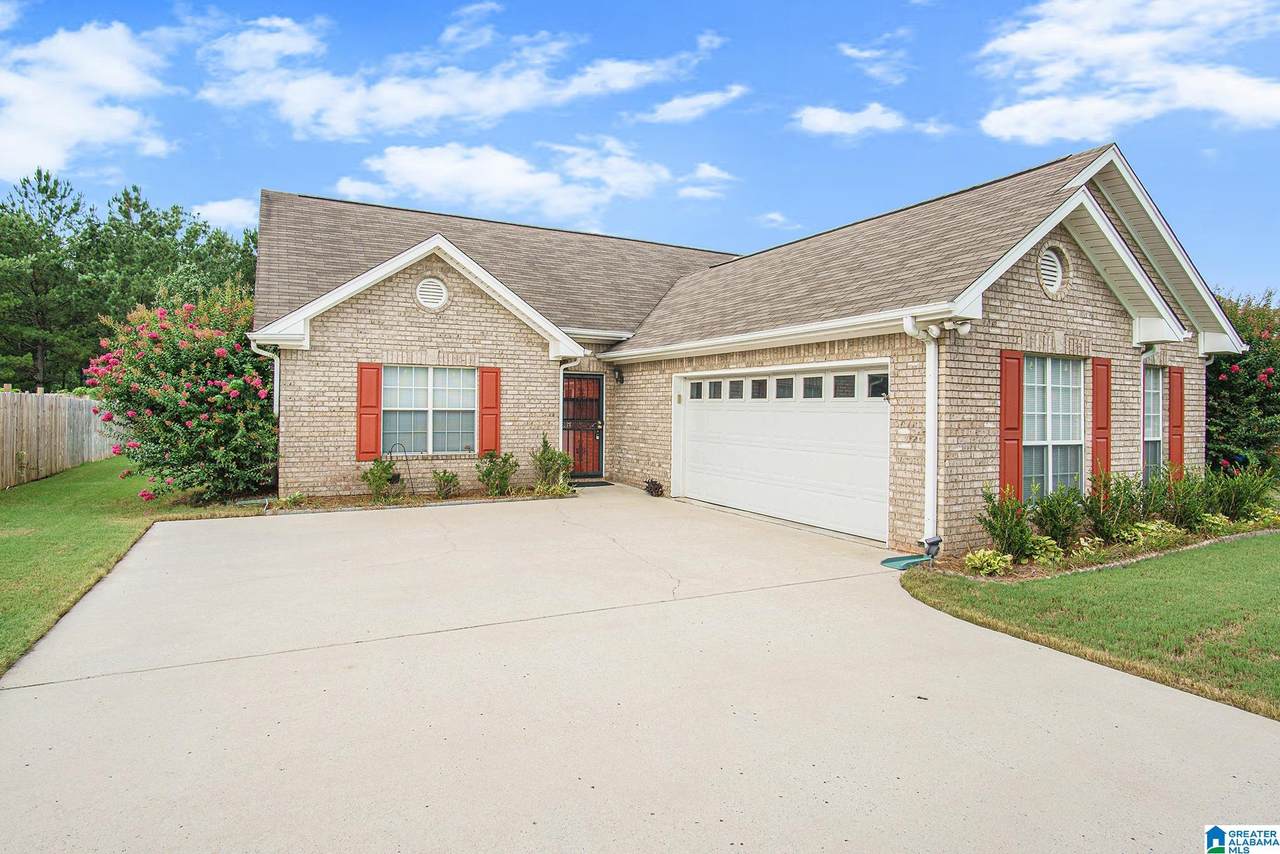 121 Hickory Point Drive - Photo 1