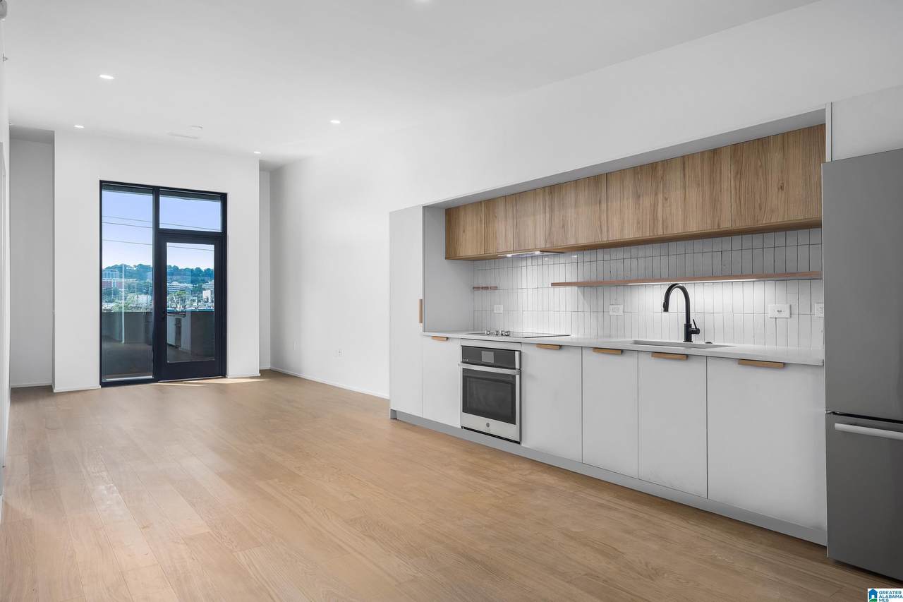 2323 2ND AVENUE - Photo 1