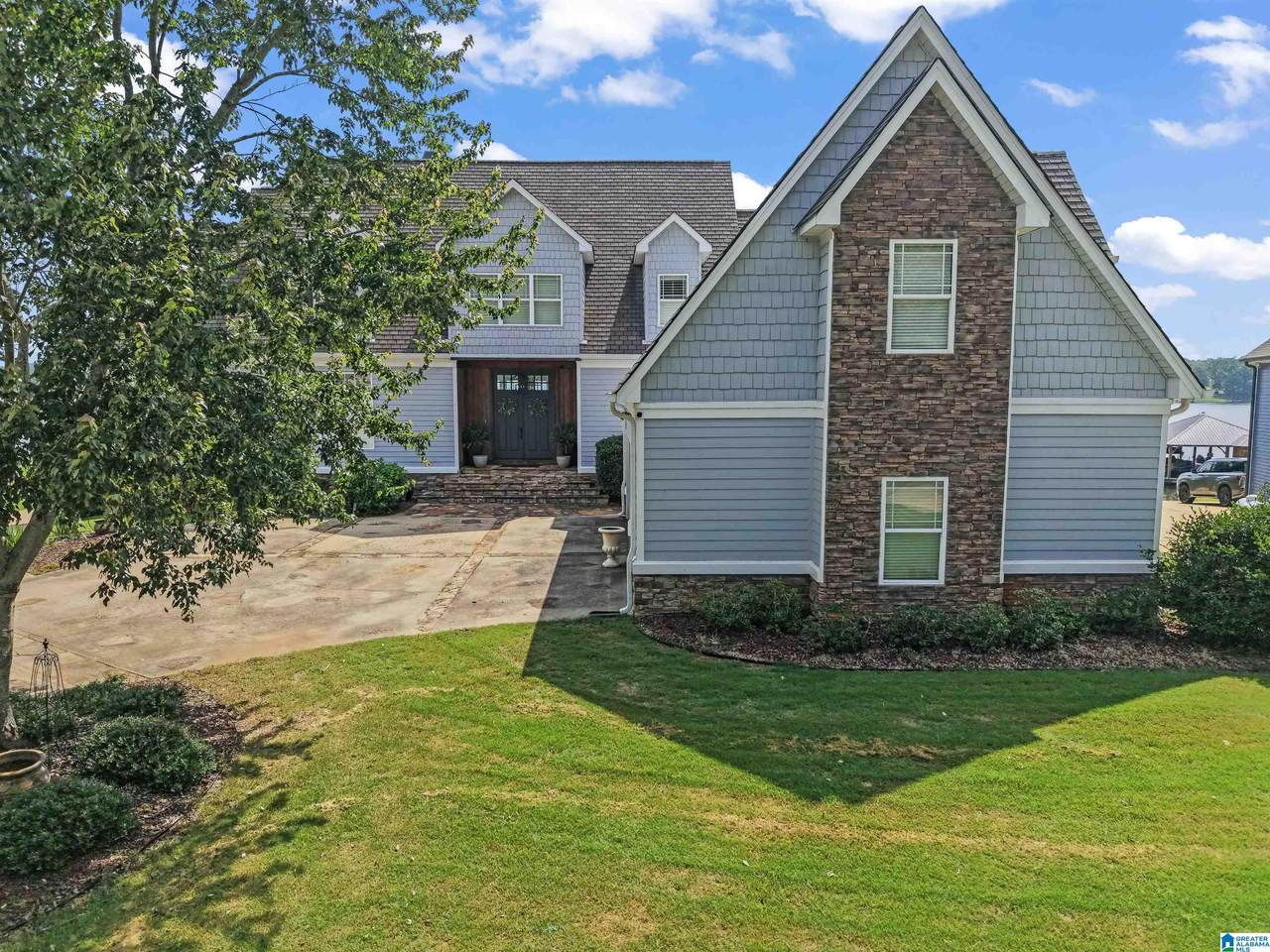 232 Grand Way - Photo 1