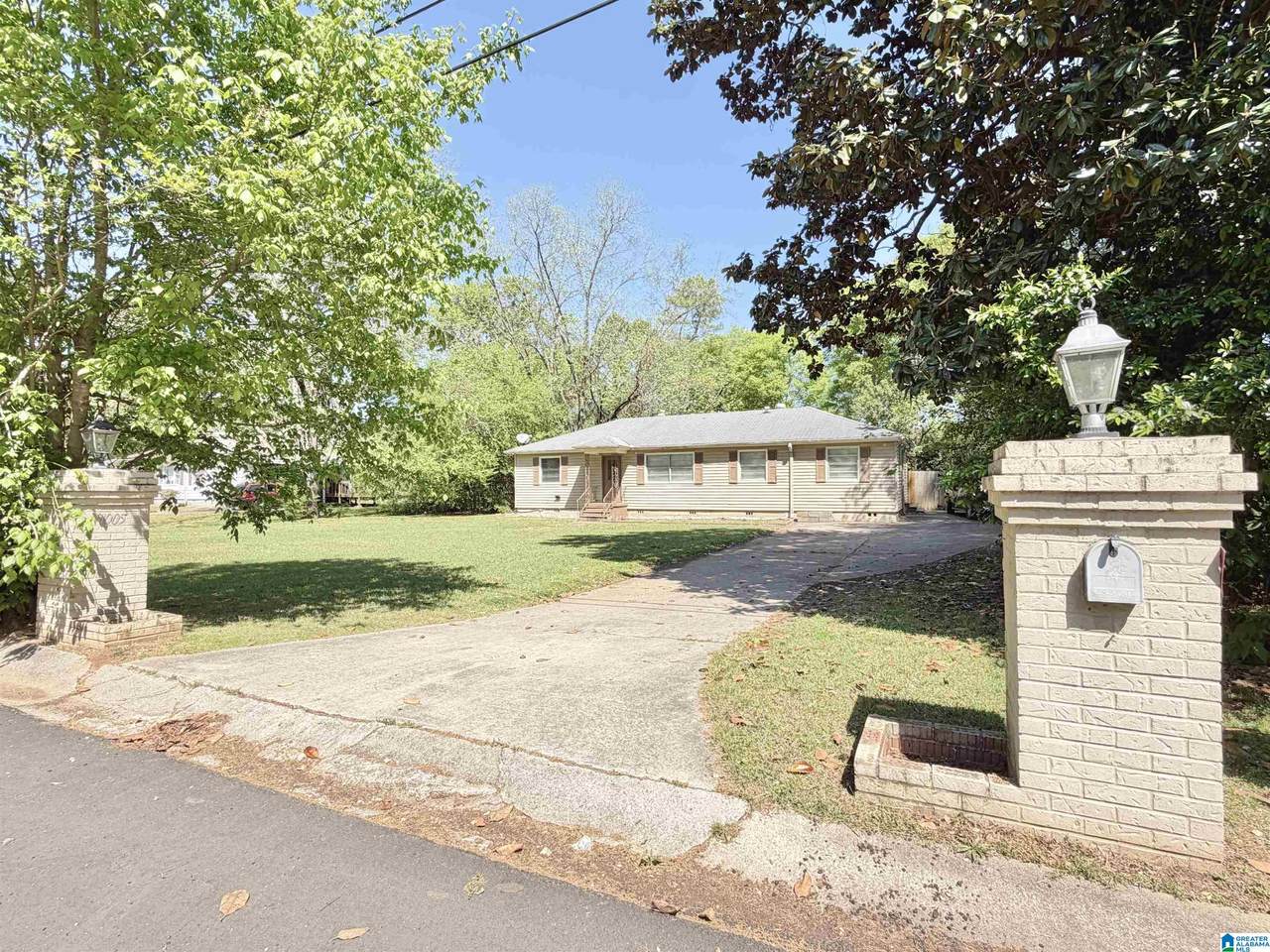1005 Park Place - Photo 1